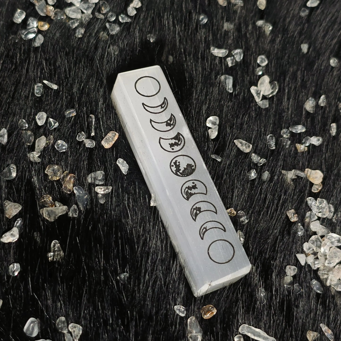 Energised Selenite Charging Stick by THE GEM’Z handcrafted for aligning with the Moon’s energy and purifying spiritual vibrations.