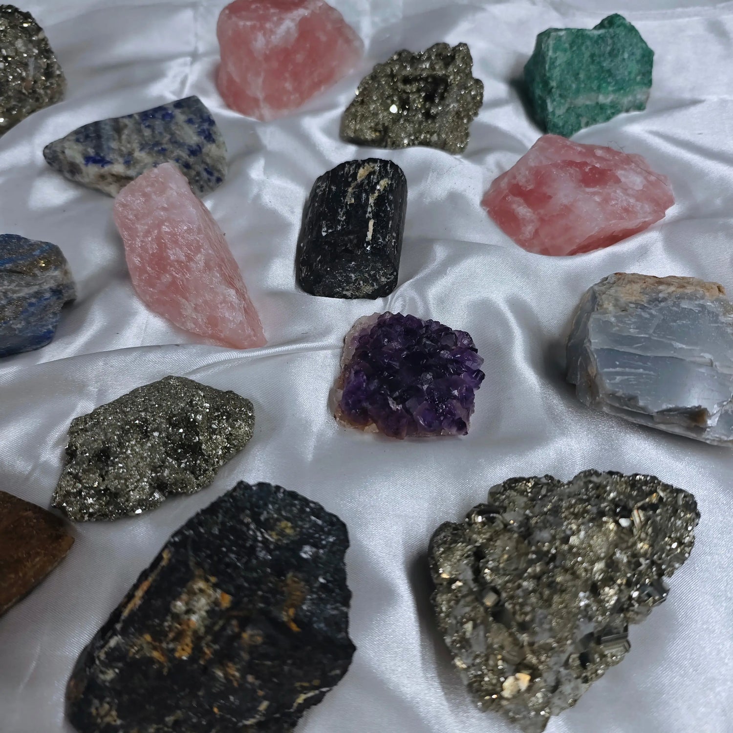 Geo De' Maestra –  Gemstones & Crystal Specimens