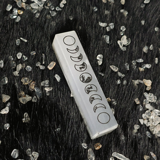 Energised Selenite Charging Stick by THE GEM’Z handcrafted for aligning with the Moon’s energy and purifying spiritual vibrations.
