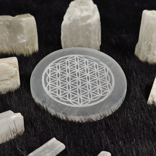 Energised Selenite Plate by THE GEM’Z handcrafted for purifying, charging, and elevating energy vibrations in your space.
