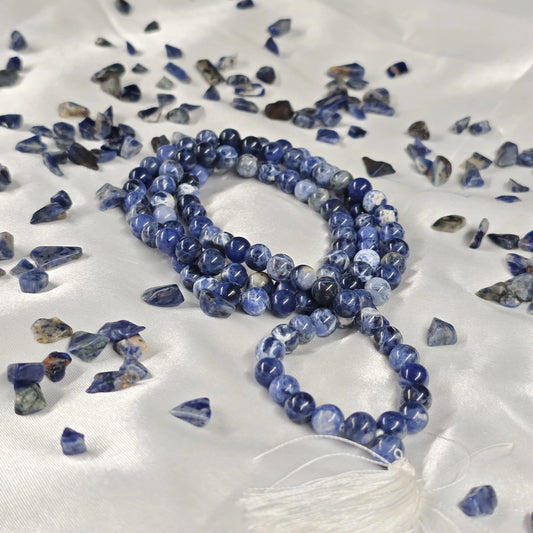Energised Sodalite Japa Mala by THE GEM’Z handcrafted with natural sodalite beads to enhance intuition, inner calm, and mindfulness.
